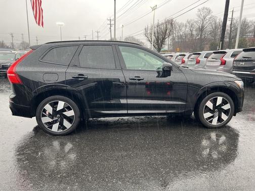 2023 Volvo XC60 Recharge Plug-In Hybrid T8 Ultimate Dark Theme