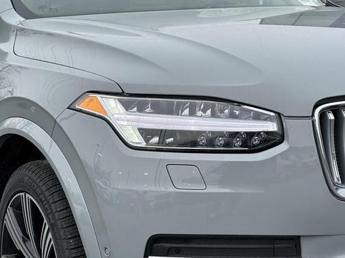 2025 Volvo XC90 Plug-In Hybrid T8 Plus 7-Seater