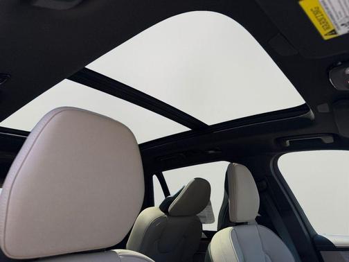 Metallic 2026 Volvo XC90 Plug-In Hybrid T8 Plus 7-Seater