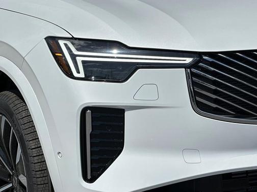 2025 Volvo XC90 Plug-In Hybrid T8 Plus 7-Seater