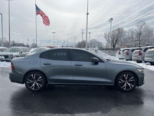 2019 Volvo S60 T6 R-Design