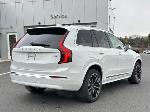 2025 Volvo XC90 Plug-In Hybrid T8 Ultra 7-Seater