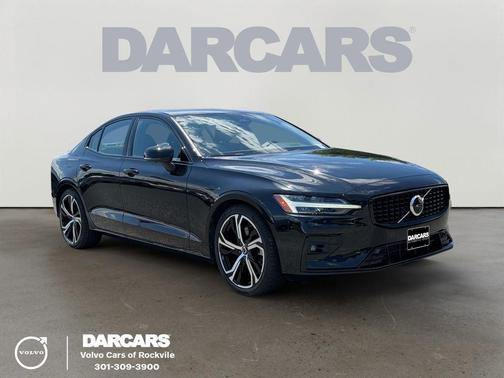 Onyx Black Metallic 2024 Volvo S60 B5 Plus Dark Theme