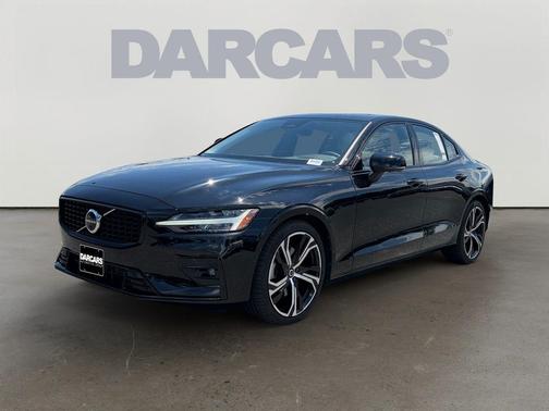 Onyx Black Metallic 2024 Volvo S60 B5 Plus Dark Theme