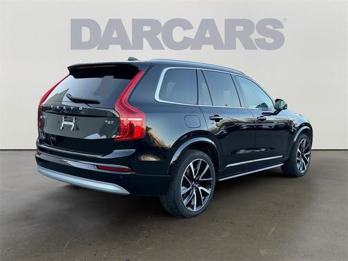 2022 Volvo XC90 T6 Momentum 7 Passenger