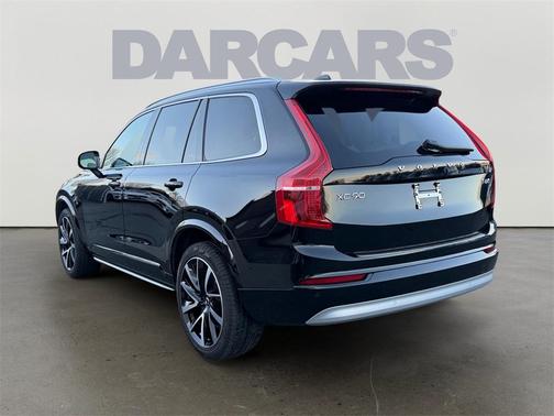 2022 Volvo XC90 T6 Momentum 7 Passenger