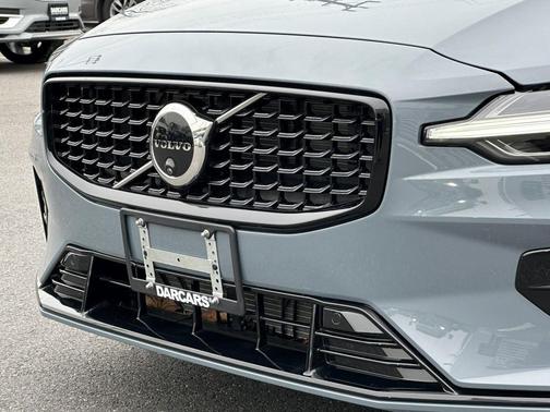 2024 Volvo S60 B5 Plus Dark Theme