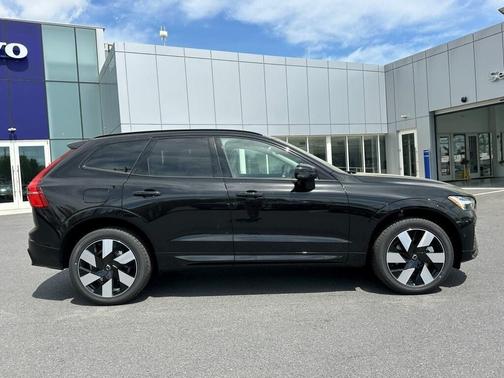2025 Volvo XC60 Plug-In Hybrid T8 Plus