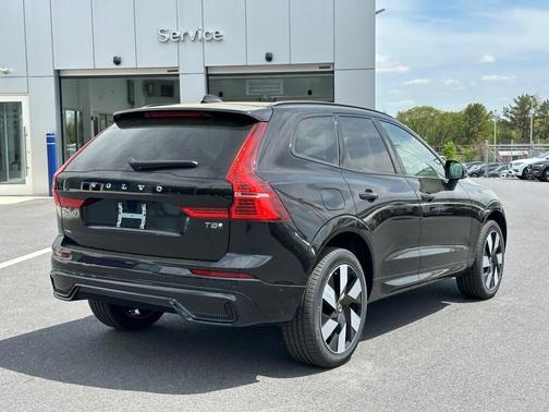 2025 Volvo XC60 Plug-In Hybrid T8 Plus