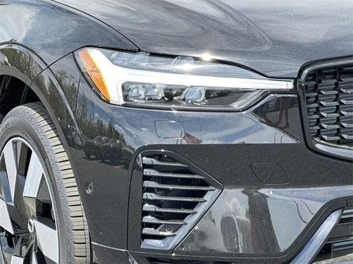 2025 Volvo XC60 Plug-In Hybrid T8 Plus
