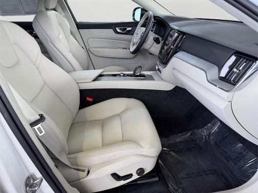 2025 Volvo XC60 Plug-In Hybrid T8 Plus