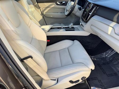 2022 Volvo XC60 Recharge Plug-In Hybrid T8 Inscription