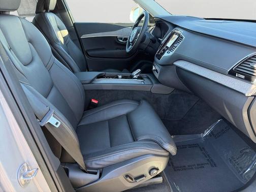 2023 Volvo XC90 Recharge Plug-In Hybrid T8 Ultimate Bright Theme 7-Seater