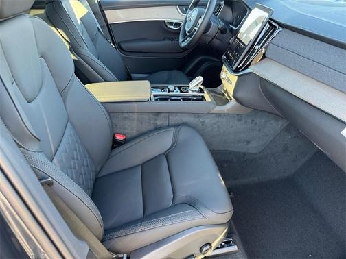 2026 Volvo XC90 B6 Plus 6-Seater