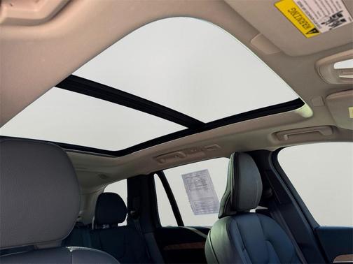 2025 Volvo XC90 B6 Plus 7-Seater