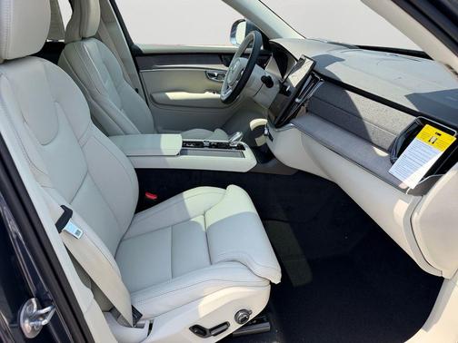 Denim Blue Metallic 2026 Volvo XC90 Plug-In Hybrid T8 Ultra 7-Seater