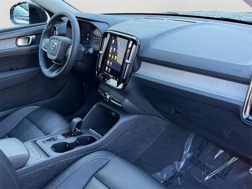 2023 Volvo XC40 B5 Core