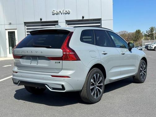 2025 Volvo XC60 B5 Plus