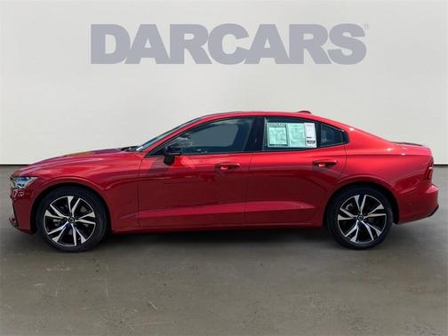 2024 Volvo S60 B5 Plus Dark Theme