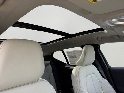 2026 Volvo XC40 B5 Ultra