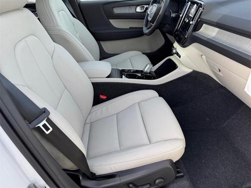 2026 Volvo XC40 B5 Ultra