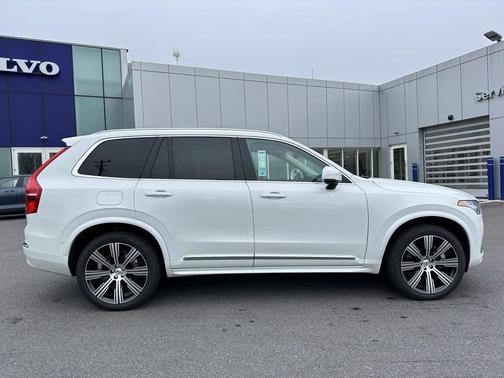 2025 Volvo XC90 Plug-In Hybrid T8 Plus 7-Seater
