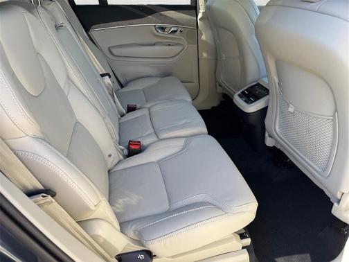 2025 Volvo XC90 B5 Ultra