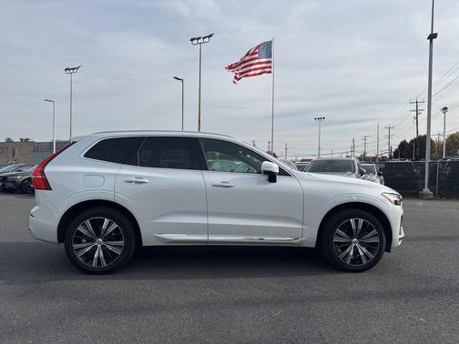 2023 Volvo XC60 B5 Ultimate Bright Theme