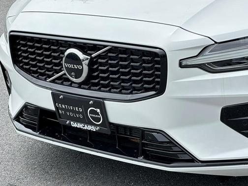2024 Volvo S60 B5 Plus Dark Theme