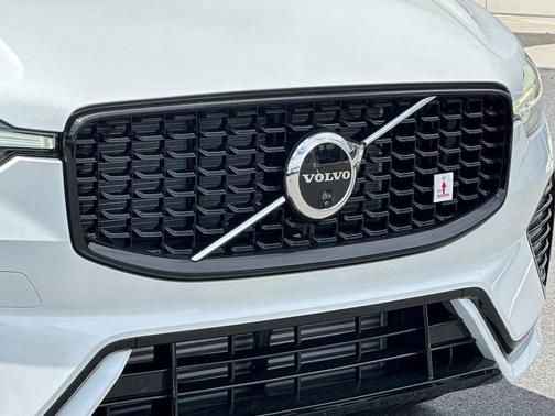 2025 Volvo XC60 Plug-In Hybrid T8 Polestar Engineered