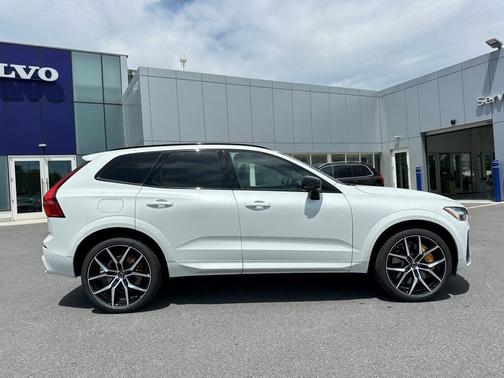 2025 Volvo XC60 Plug-In Hybrid T8 Polestar Engineered