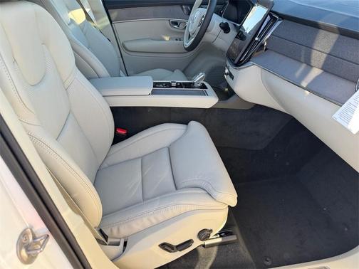 2026 Volvo XC90 B6 Ultra 7-Seater