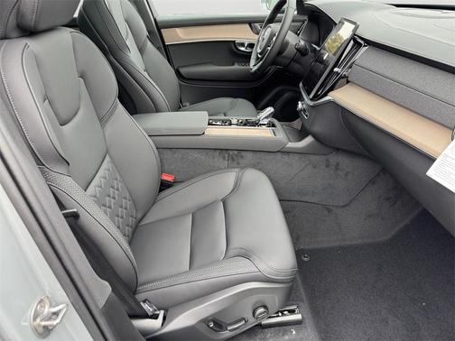 2026 Volvo XC90 Plug-In Hybrid T8 Plus 7-Seater