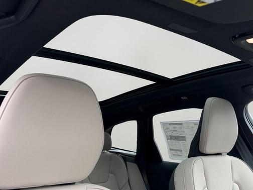 2026 Volvo XC60 Plug-In Hybrid T8 Plus