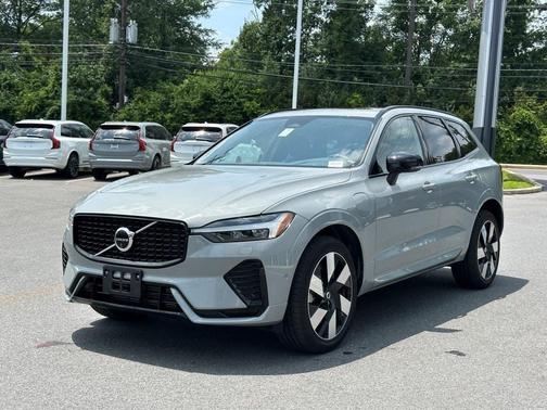 2024 Volvo XC60 Recharge Plug-In Hybrid T8 Plus Dark Theme