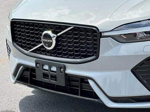 2024 Volvo XC60 Recharge Plug-In Hybrid T8 Plus Dark Theme