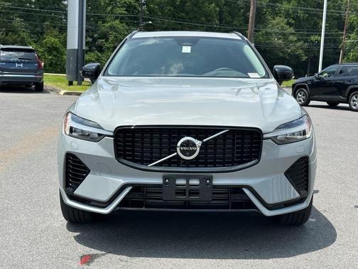 2024 Volvo XC60 Recharge Plug-In Hybrid T8 Plus Dark Theme