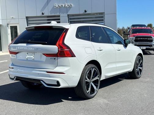 2025 Volvo XC60 B5 Ultra