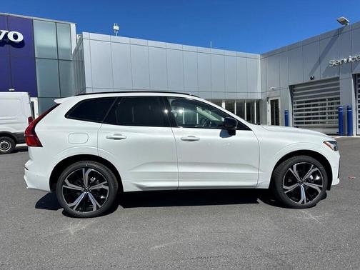 2025 Volvo XC60 B5 Ultra