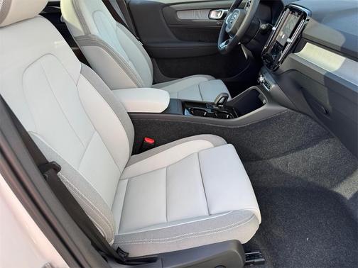 2026 Volvo EX40 Single Motor Extended Range Plus