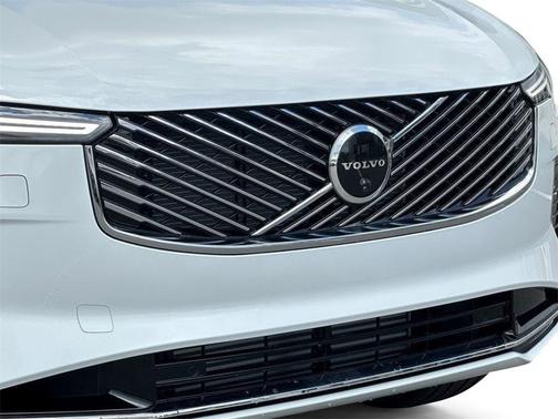 2025 Volvo XC90 Plug-In Hybrid T8 Plus 7-Seater
