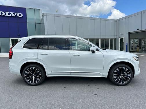2025 Volvo XC90 Plug-In Hybrid T8 Plus 7-Seater