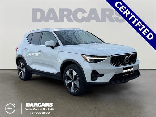 2023 Volvo XC40 B5 Plus Bright Theme