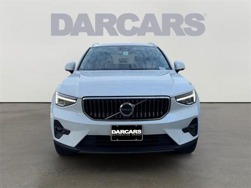 2023 Volvo XC40 B5 Plus Bright Theme