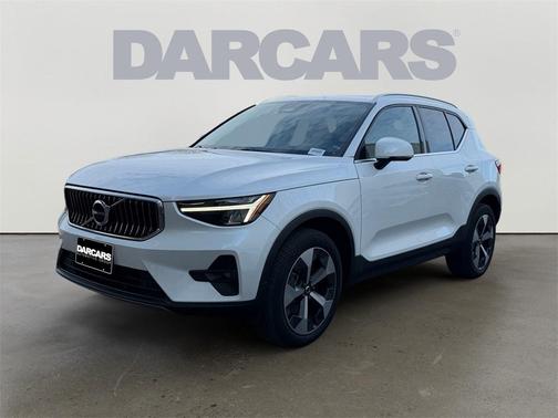 2023 Volvo XC40 B5 Plus Bright Theme