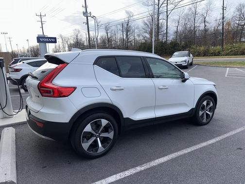 2023 Volvo XC40 B5 Plus Bright Theme