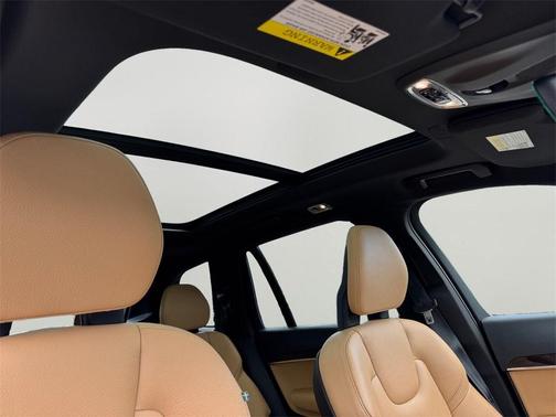 2018 Volvo XC90 Hybrid T8 Momentum