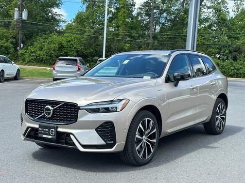 2023 Volvo XC60 Recharge Plug-In Hybrid T8 Plus Dark Theme