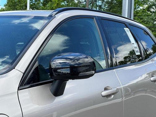 2023 Volvo XC60 Recharge Plug-In Hybrid T8 Plus Dark Theme