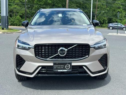 2023 Volvo XC60 Recharge Plug-In Hybrid T8 Plus Dark Theme